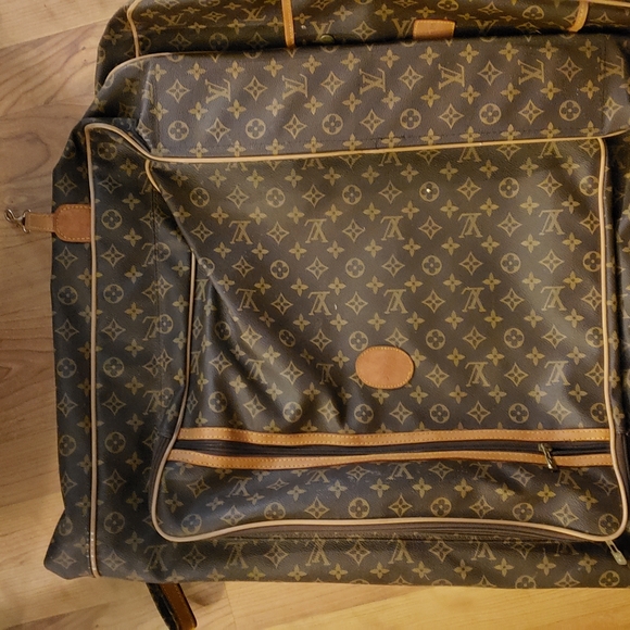 Vintage Louis Vuitton garment luggage bag